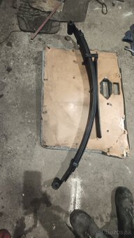 Listové pero Mitsubishi Pajero Mk1 - 4