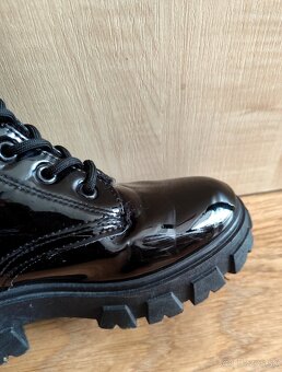 Dámske lesklé prechodné topánky - 4