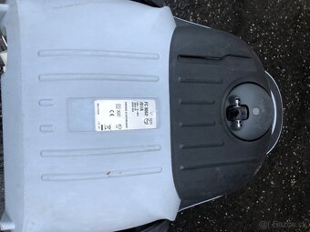 2000 W vreckový vysávač predám za 30 eur - kolisanie otáčok - 4