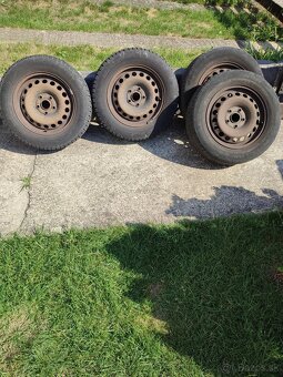 Predám plechové disky R15 ,5x112 na zimných gumách - 4