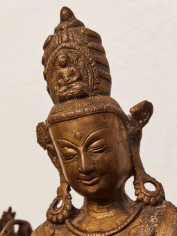 Bronzová socha bodhisattvu Avalókitéšvary (Padmapáni) - 4