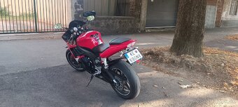 Yamaha R6 - 4