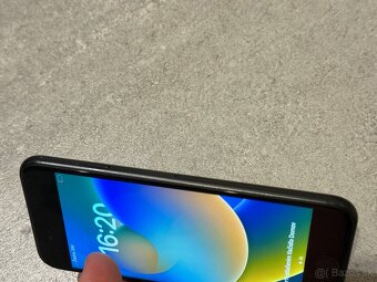 iPhone SE 2020 - 4