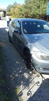 Predám vymením BMW 318 E90 2.0l 100kw rok 2010 feislift - 4