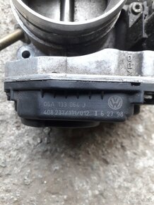 Skoda oktavia 1 1.6 skrtiaca klapka - 4