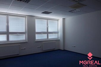 Menšie kancelárie, 25m2, 26m2, 28m2, so zázemím, výborná pol - 4