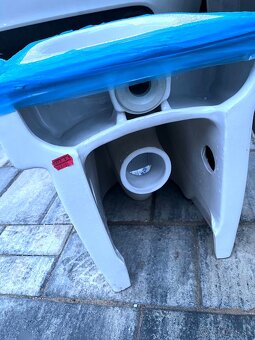 Závesné WC značky Roca - 4