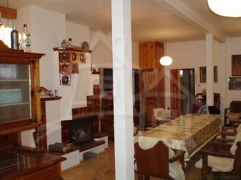 Štýlovo prerobený dom na bývanie a budova na podnikanie - 4
