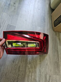 Škoda superb 3 liftback levé zadne svetlo . - 4