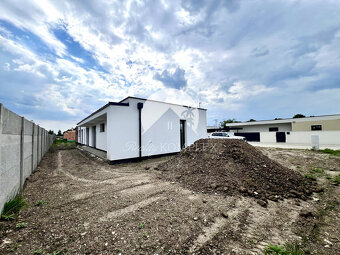 Reality KOMPLEX s.r.o. ponúka na PREDAJ 5 izbový rodinný dom - 4