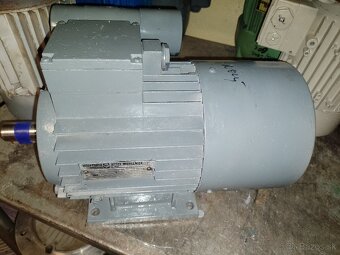 Predám nový elektromotor na 230 V.Rezervovany. - 4