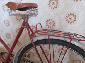 Predám starý zachovalý , cca 50 ročný, dámsky bicykel. - 4
