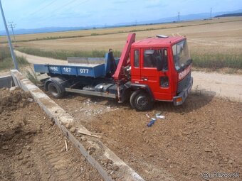 Volvo fl6 hakovy kontajner s hydraulickou rukou - 4