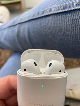 Apple airpods 2 s bezdrotovym nabíjacím puzdrom - 4
