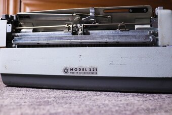 Písací stroj Consul 221 (1966) + kufrik kožený - 4