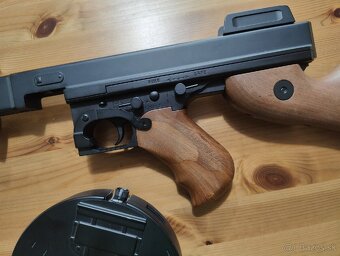 Airsoft Thompson M1928A1 (CYMA CM.051) + výkonná batéria
- 4