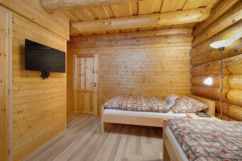 Zabehnutý areál s reštauráciou a novým zrubom na predaj – Li - 4