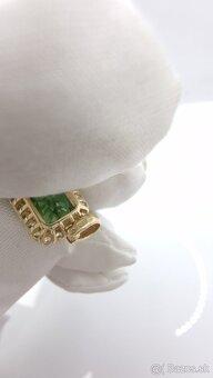 Zlatý náhrdelník so zeleným kameňom - 4