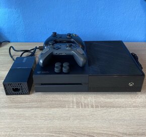 Xbox One + ovládače + GTA 5 - 4