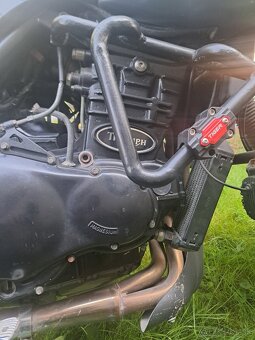 Triumph Tiger 885i - 4