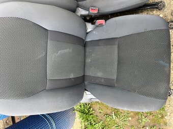 sedacky toyota rav 4 - 4