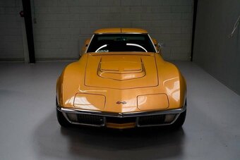 Chevrolet Corvette LT1 T-Top z roku 1971 - 4