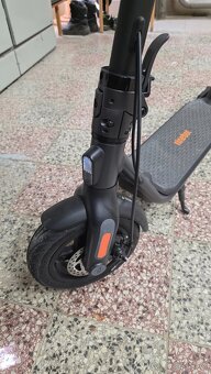 Ninebot Kickscooter F2 - 4