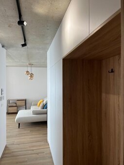 Ponúkame na prenájom luxusný, priestranný, 2 izbový byt s k - 4