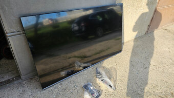 55 palcový Smart TV Hisense - dvojročný, funkčný - 4