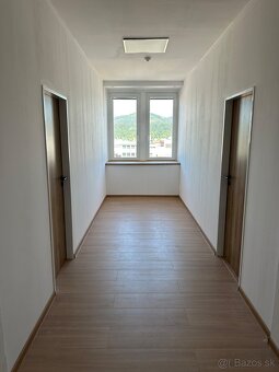 Kancelárie (31m2) blízko centra s parkovaním - 4