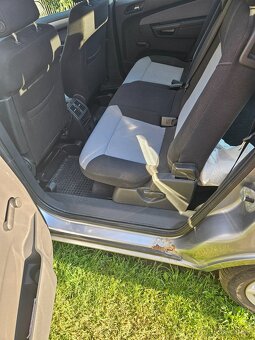 Opel Zafira 1.9Tdi 74kw 7 miest - 4