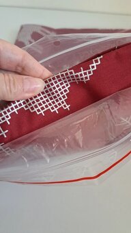 Červeno-strieborný vianočný obrus - pevná látka - 4