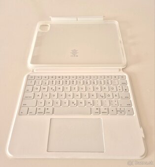 ESR Ascend Keyboard Case pre iPad Pro 11" - 4