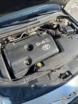 Toyota Avensis 2.2 diesel malo km - 4