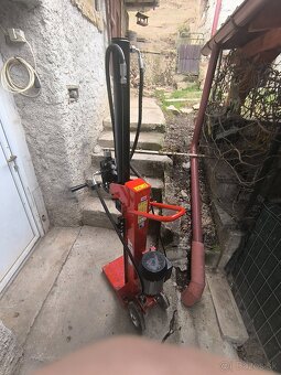 Predám Elektrická štiepačka na drevo - HECHT 6110 - 4