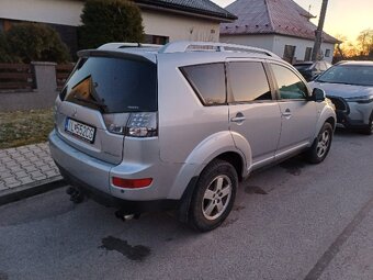 Mitsubishi Outlander - 4