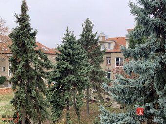 Priestranný 2-izbový byt ideálny na rekonštrukciu Bratislava - 4