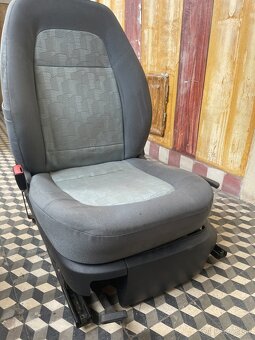 🪑 Predám predné sedadlo Škoda Fabia I (ľavá strana - vodičo - 4