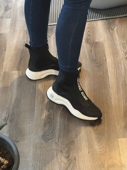 Michael Kors Dara ZIP Bootie - 4