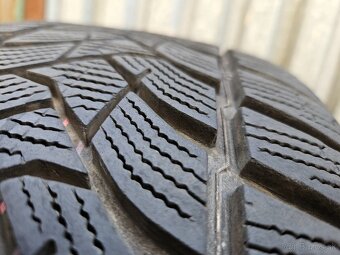 Špičkové zimné pneumatiky DUNLOP - 245/45 r18 - 4