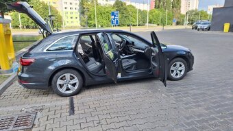 AUDI A4B9 - 4