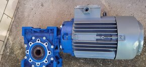 Motor 2,2kw 400V s prevodovkou 36 ot. /min - 4