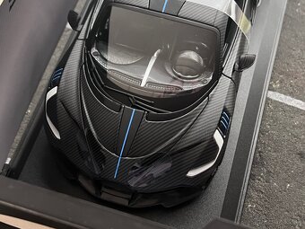1:18 BUGATTI Divo - Carbon Series - Bburago - 4