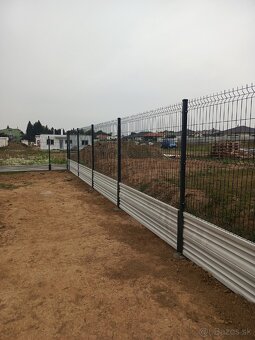 Montáž oplotenia... - 4