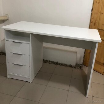 Manikérsky stôl . - 4