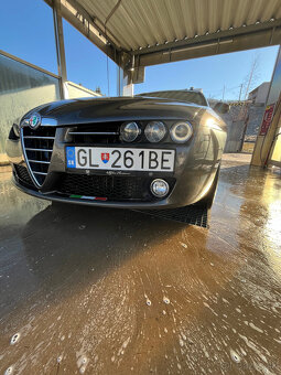 Alfa Romeo 159 Sedan 2.4 JTDm 147 kW, manuál - 4