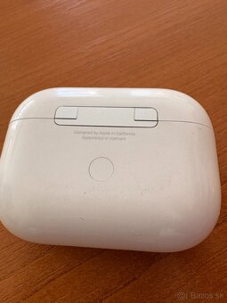 Nabíjacie púzdro a pravé slúchadlo AirPods Pro 2 - 4