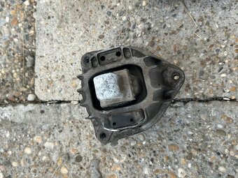 Držiaky motora BMW f10 - 4