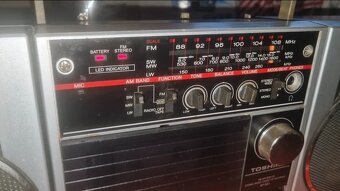 TOSHIBA prenosné rádio Made In JAPAN . FM sieť 230v +Baterky - 4