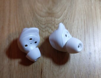 Samsung Galaxy Buds + kabel + nahradne stuple - 4